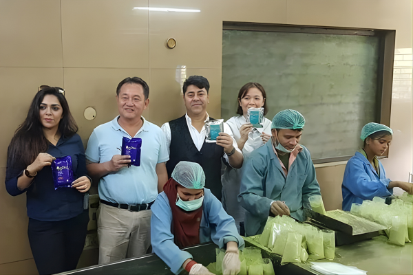 Mrs. payal walia the vice president of kirpal export overseas (KEO), with her husband Mr sunil walia and buyers.