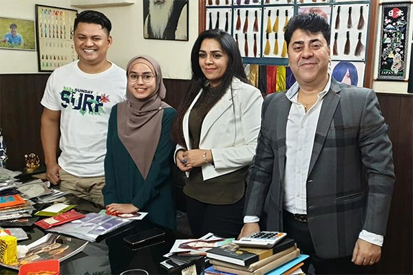 Mrs. payal walia the vice president of kirpal export overseas (KEO), with her husband Mr sunil walia and buyers.